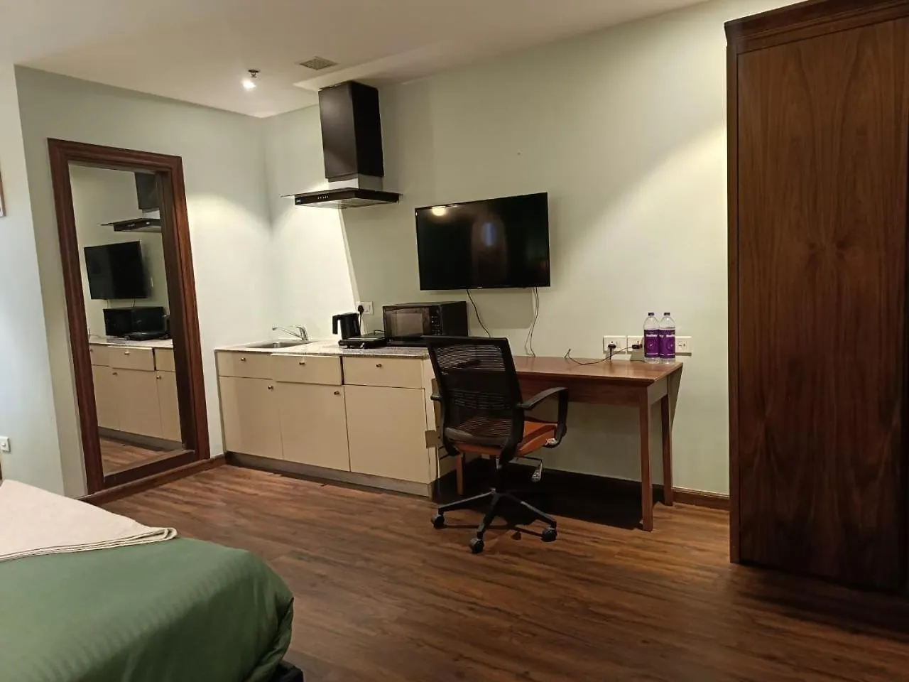 Hotel Studioz2Let Gurgaon